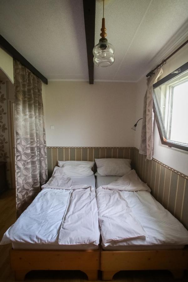 Hellenyi Apartmanok Harkan Exterior foto
