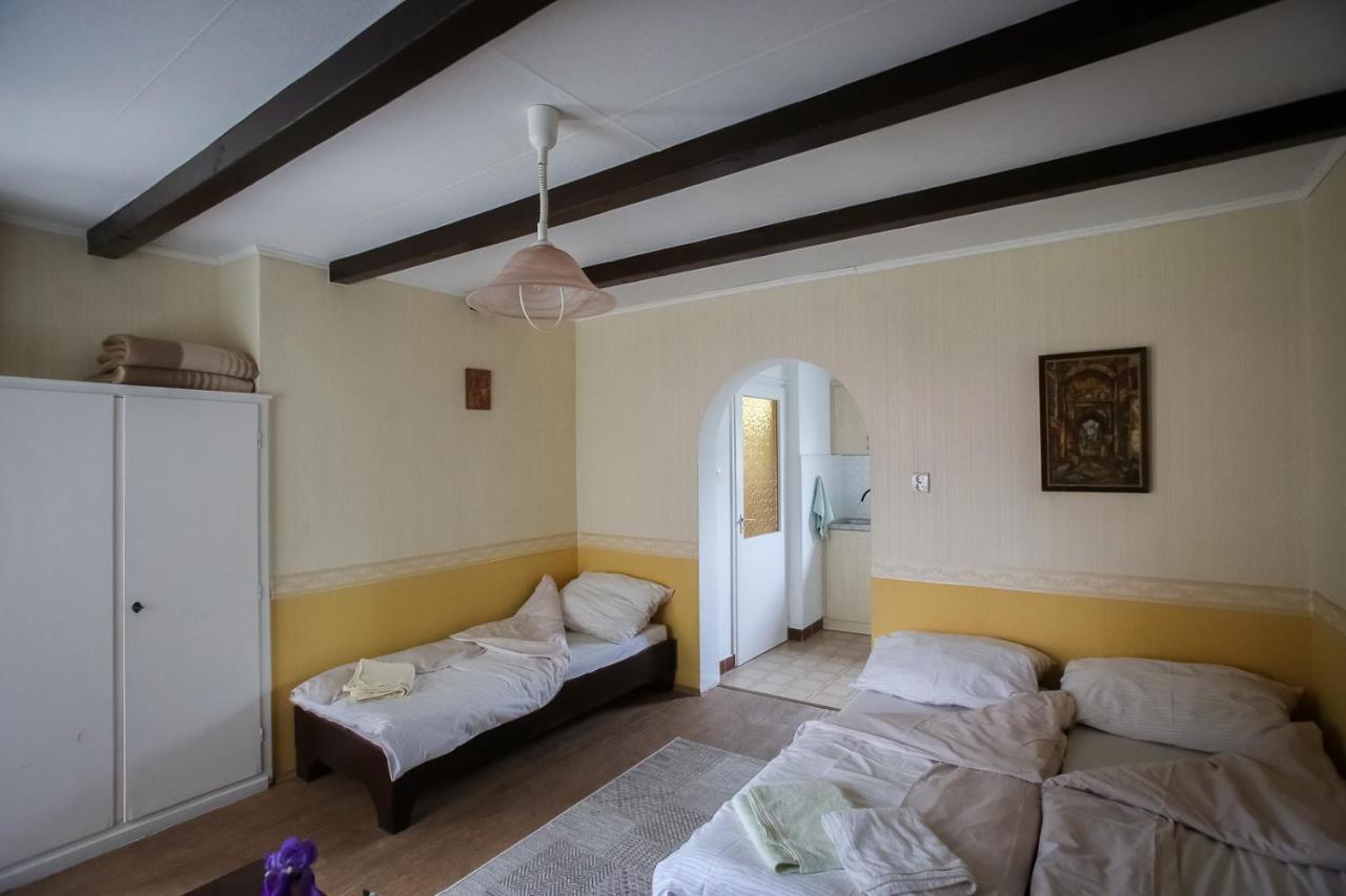 Hellenyi Apartmanok Harkan Exterior foto